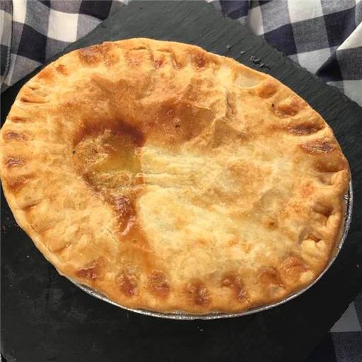 Chicken & mushroom pie - medium